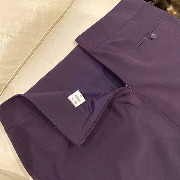 Deep plum coloured pencil skirt - Picture 3 of 3